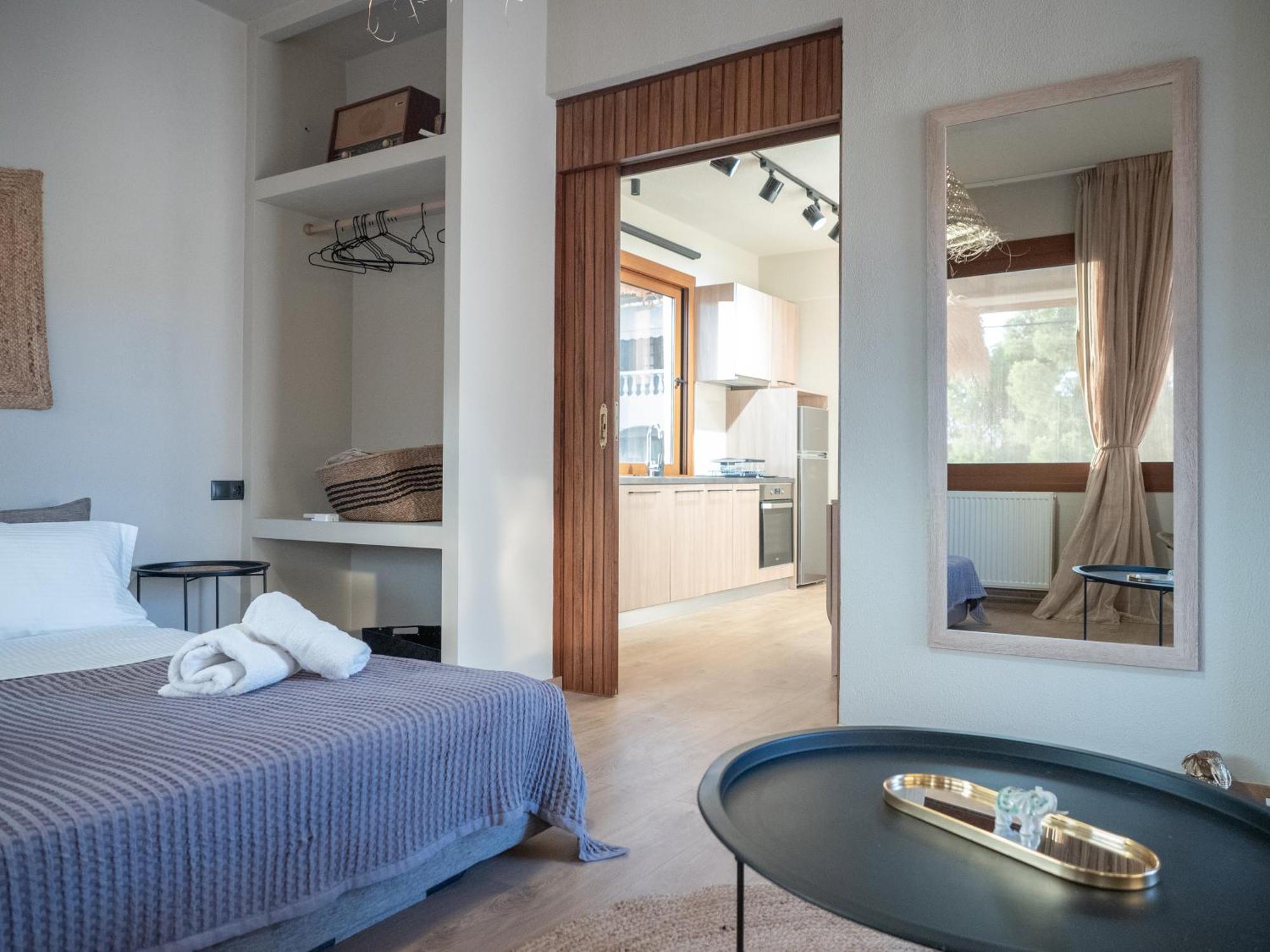 Seaview Apartment - Poros Relaxing Beachfront Flat Poros Town Exterior photo