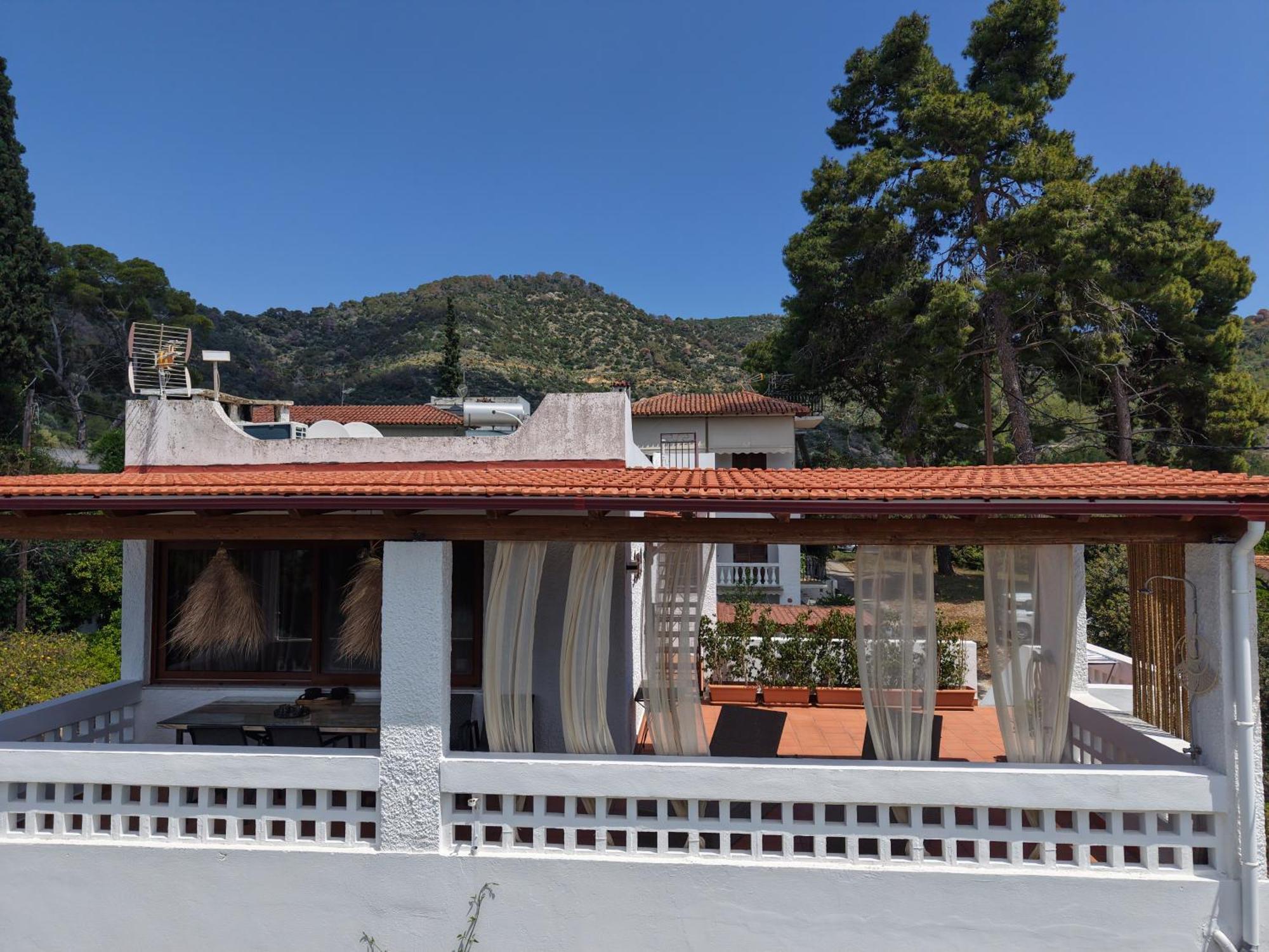 Seaview Apartment - Poros Relaxing Beachfront Flat Poros Town Exterior photo